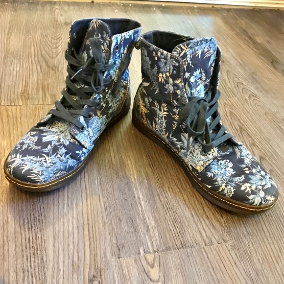 Dr. Martens Shoes - DR MARTENS FLORAL HACKNEY AIR WAIR CANVAS BOOTS 10
